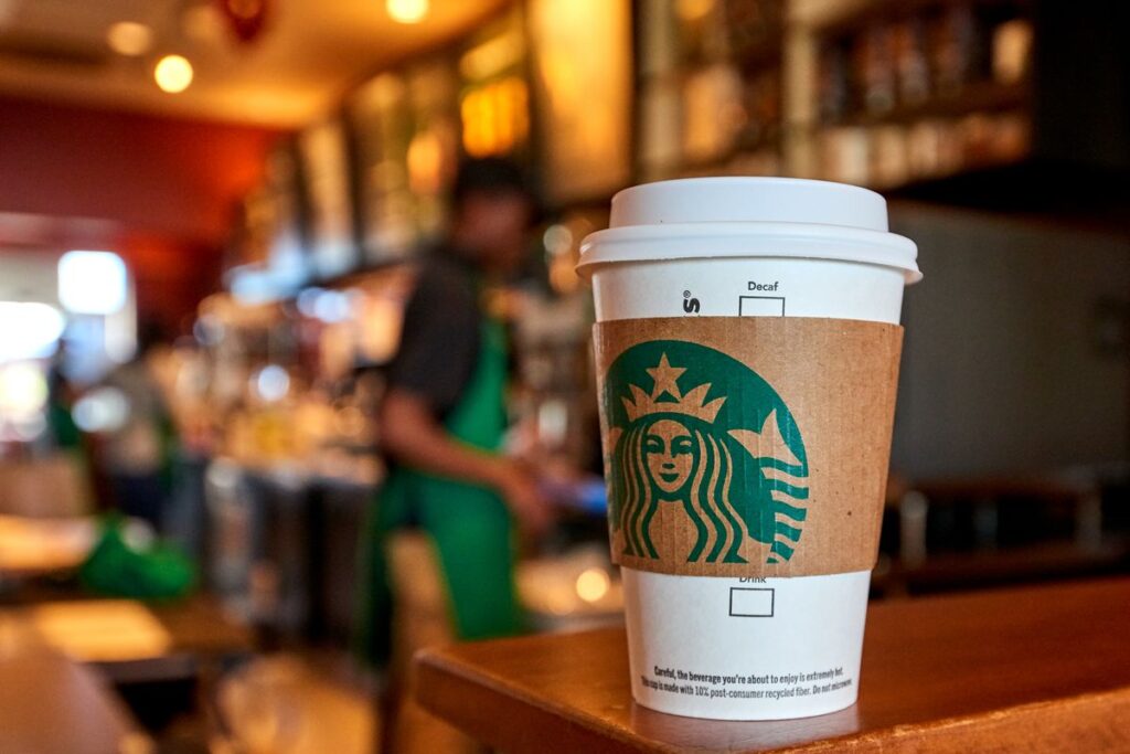 ¿Quieres invertir en Starbucks? Conoce los costos y requisitos para comprar una franquicia 2 ¿Cuánto cuesta una franquicia Starbucks?