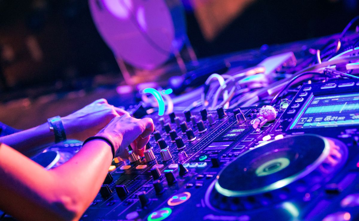 7 franquicias rentables y de bajo costo para iniciar desde casa 15 social dj