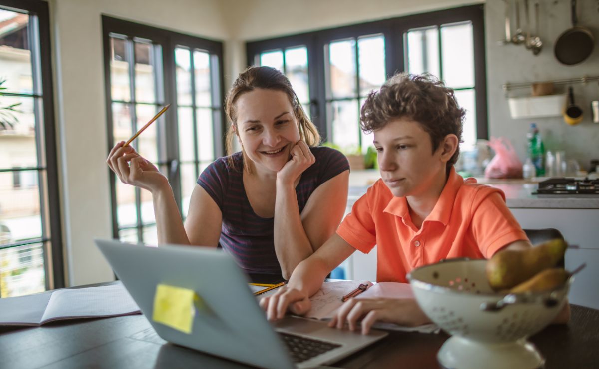 Guía Definitiva para el Éxito en el Homeschooling: Los Mejores Consejos de Padres Experimentados 3 homeschoolers